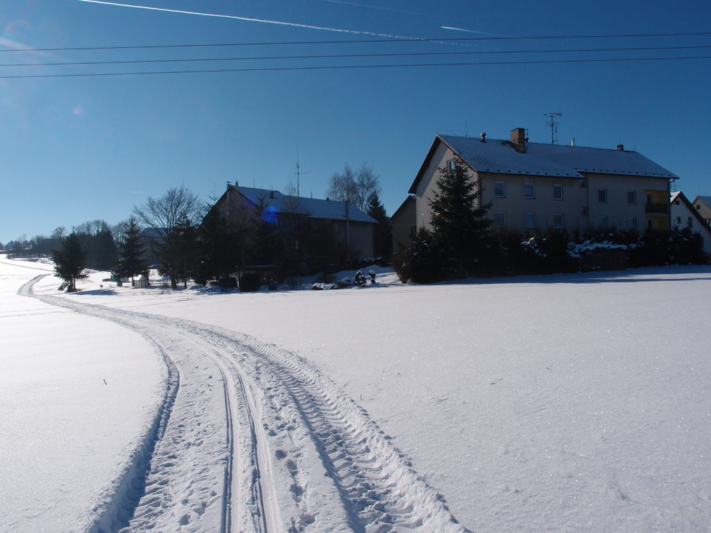 Chyšky - místní obyvatelé to nemají na běžky daleko.